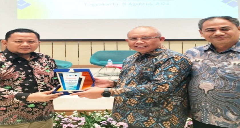 SMAIT Al Uswah  Bangil melakukan penjajakan kerjasama dengan FMIPA Universitas Gadjah Mada (UGM) untuk persiapan studi lanjutan ke Taiwan